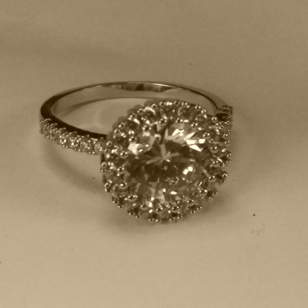 Woman's ring - Picture 3 of 8
